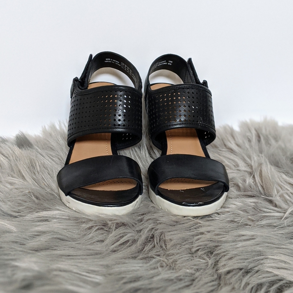Clark's Black and White Heels - Picture 2 of 8